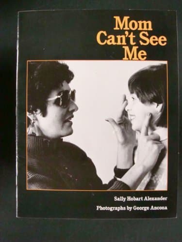 Book cover for Mom can't see me (A new view) by Sally Hobart Alexander