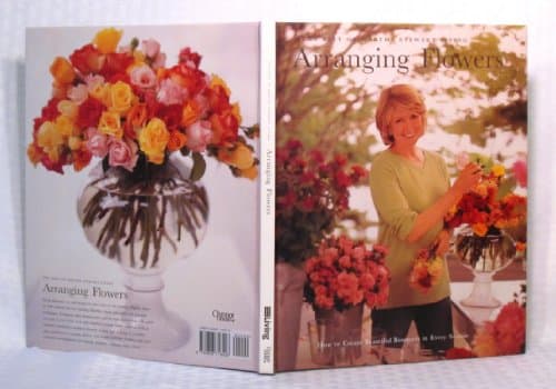 Book cover for Arranging Flowers - The Best of Martha Stewart Living by Martha Stewart
